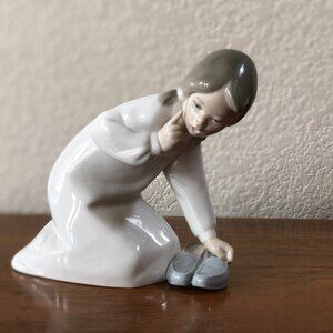 Llorado Little Girl With Slippers 4523